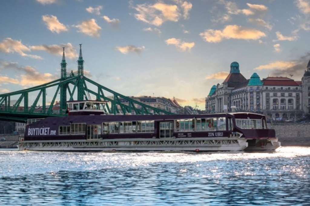 zinuru budapest boat